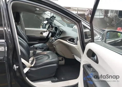 2017 Chrysler Pacifica Touring-L z USA, uszkodzony, nr VIN 2C4RC1BG6HR514368